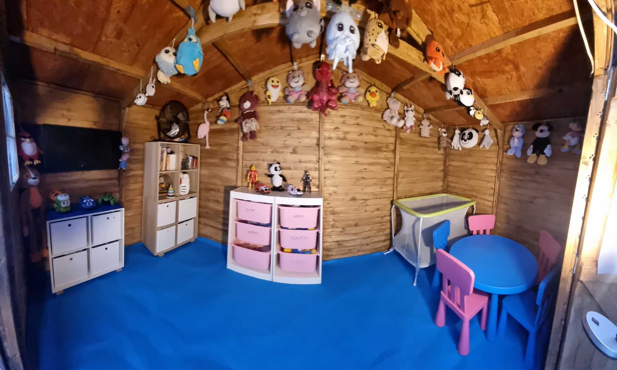 ama e baby-sitter...muito amor e carinho em um ambiente bem familiar.