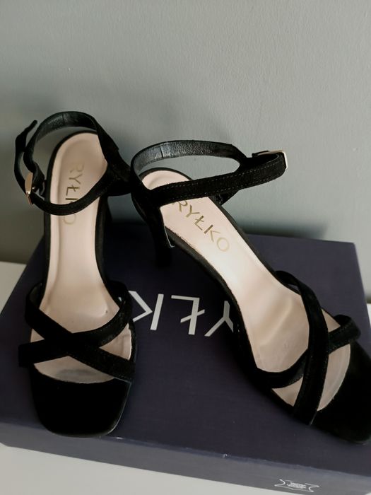 Welurowe szpilki ryłko