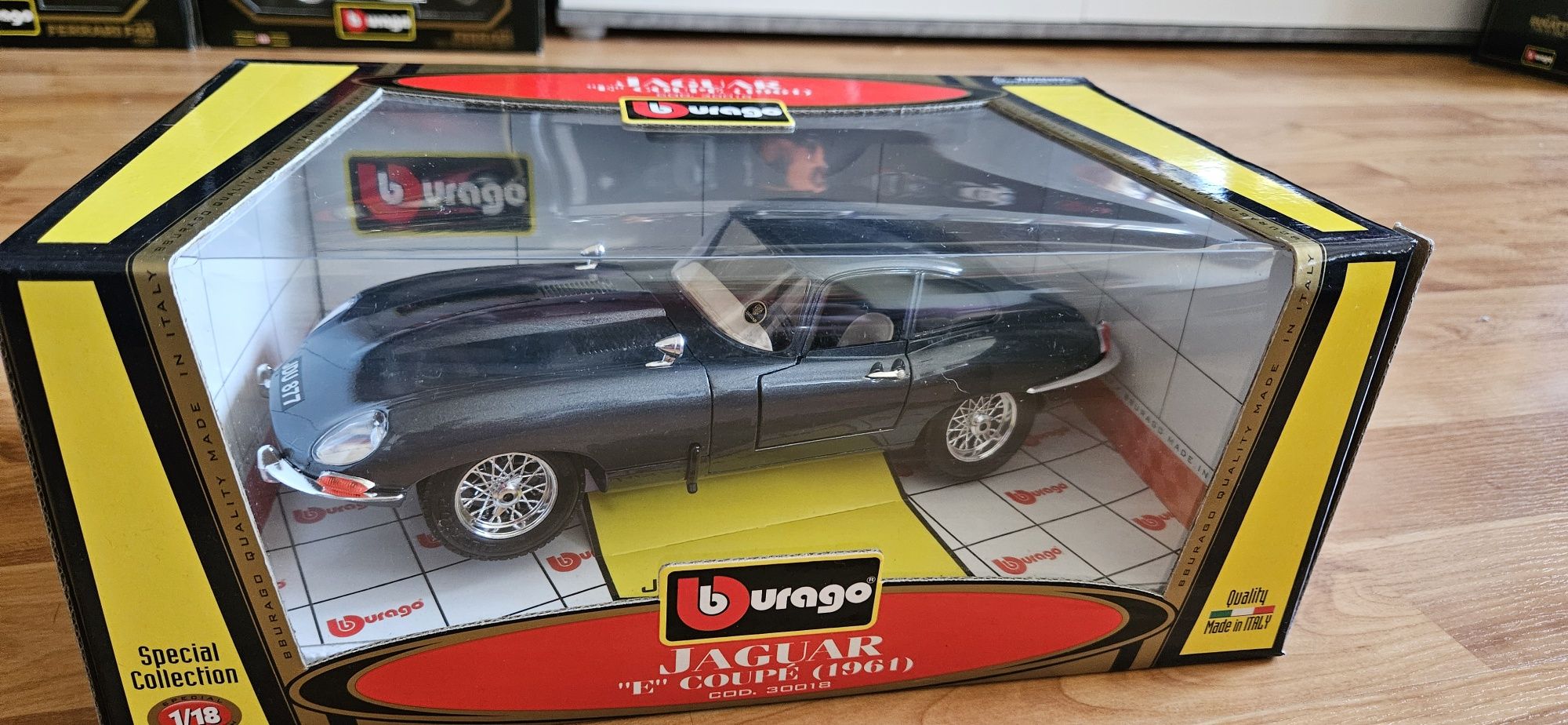 1:18 Burago Jaguar E Coupe