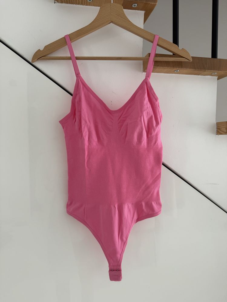Modelujace, wyszczuplajace body, zapinane na haftki, rozm, M, 38