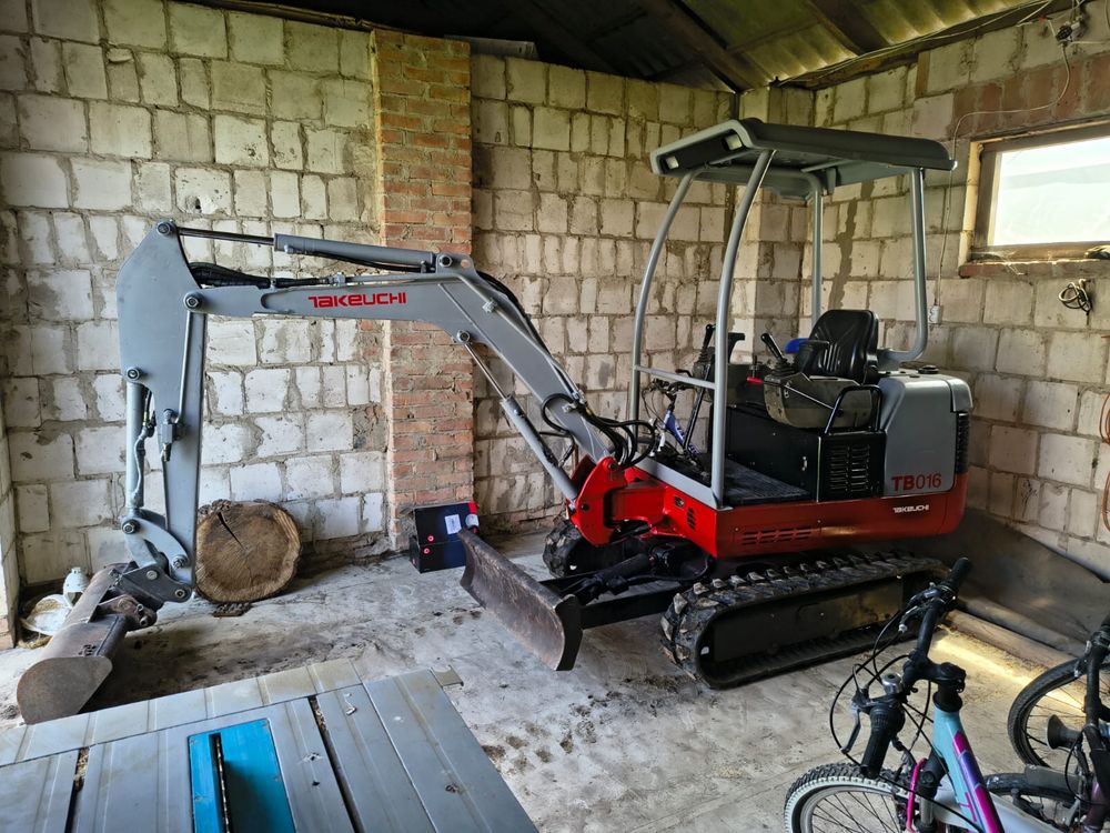 Minikoparka takeuchi TB 016
