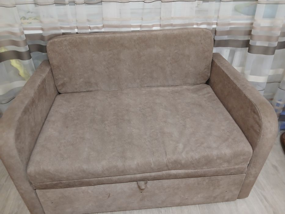 Диван-ліжко. Шир. 127, довж. 80, спальне місце 110, довжина 190.