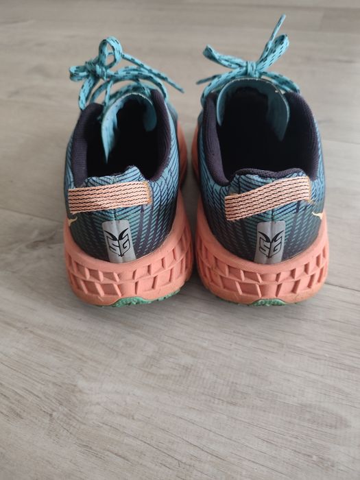 Hoka One Speedgoat 4 Damskie r.39 1/3 długość wkładki 24,5 cm.