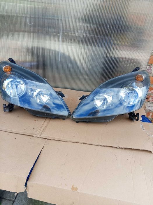lampy przednie opel zafira B