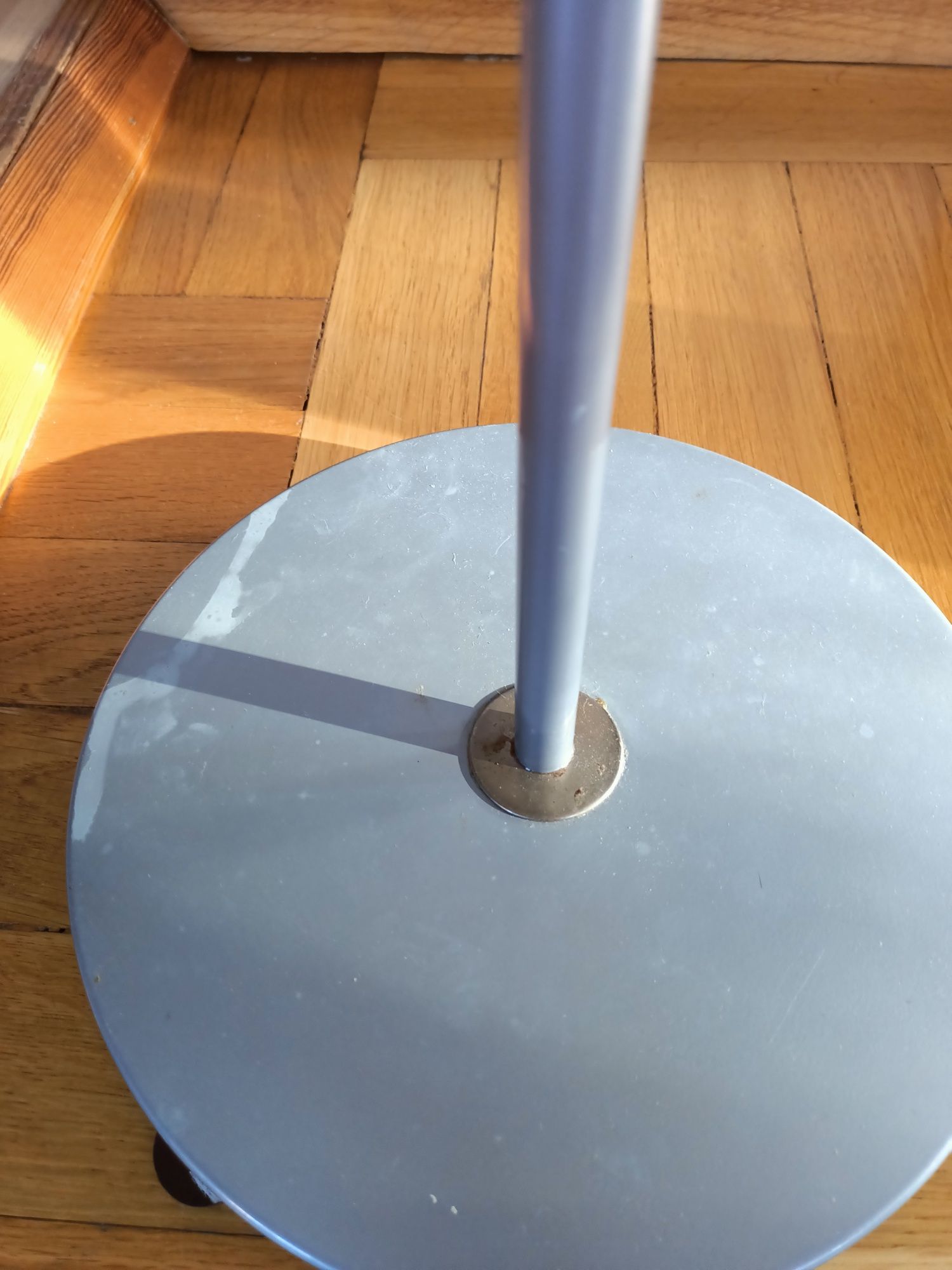 Lampa stojąca aluminiowa
