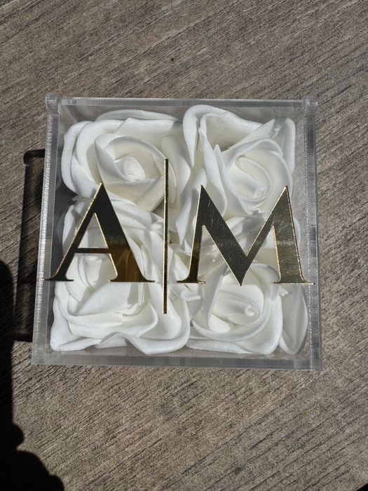 Pudełko transparentne z różami A M pudełko na obrączki