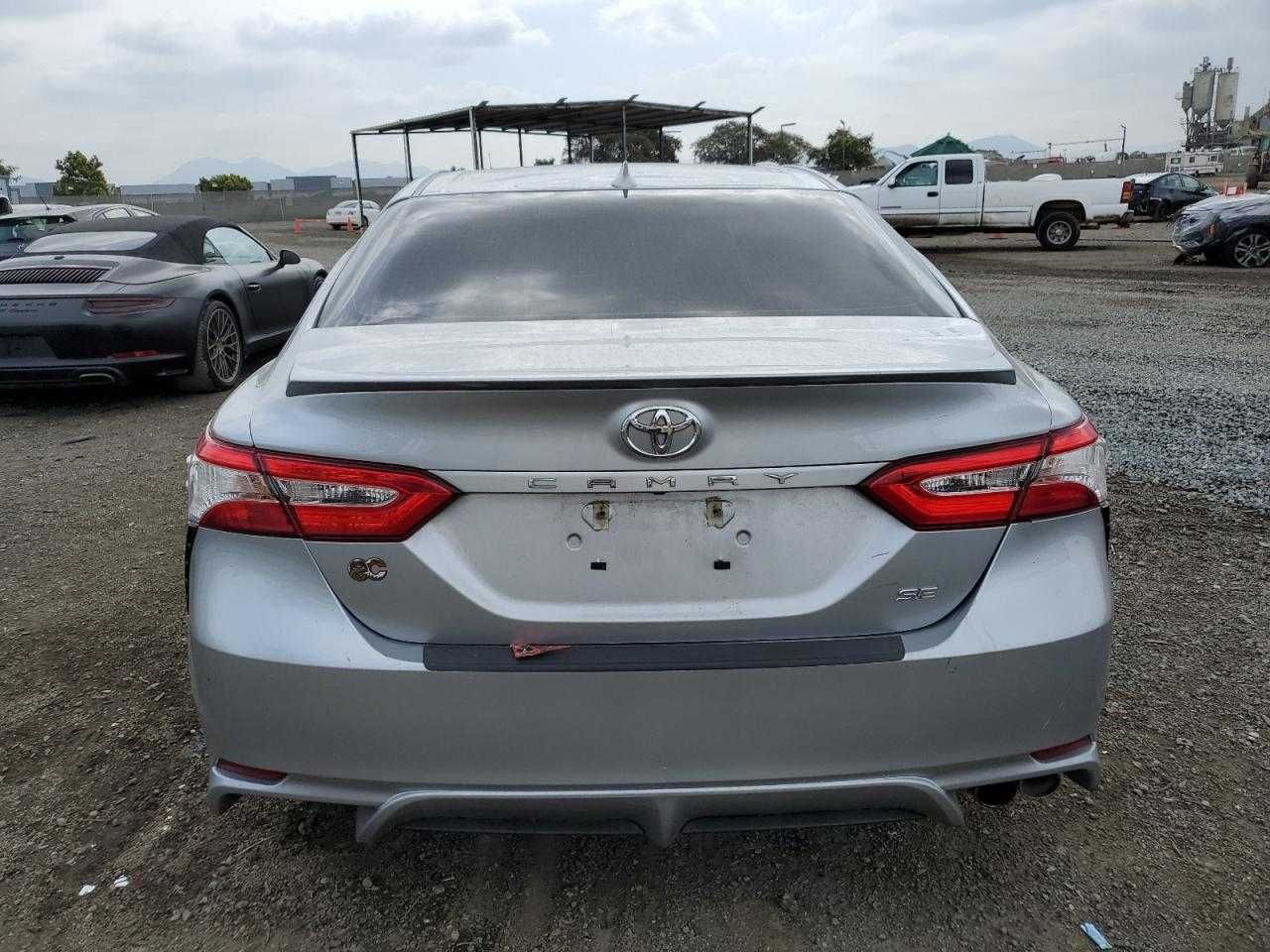 Toyota Camry SE 2020