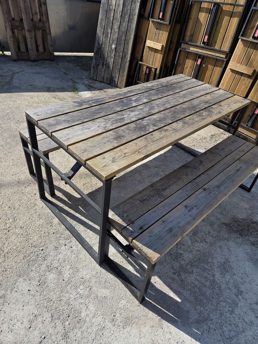 Mesa com dois bancos exterior