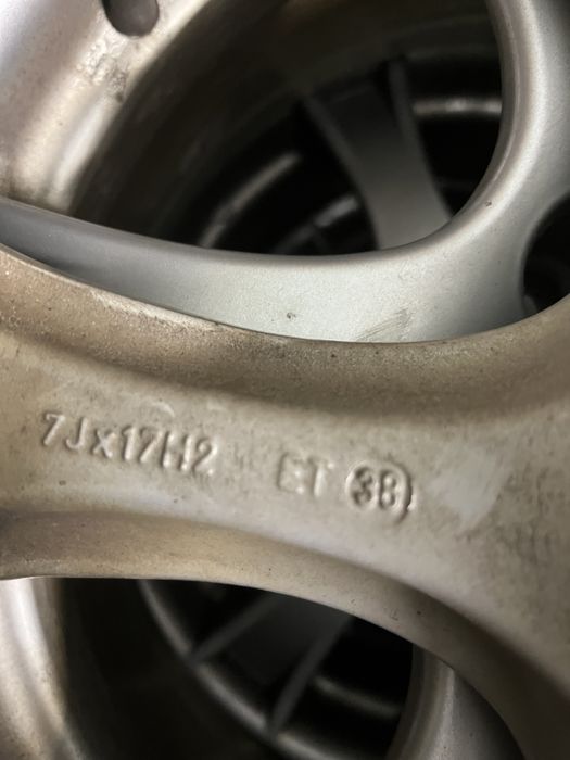 Комплект 215/60/17 зимових шин з дисками , в хорошому  стані.