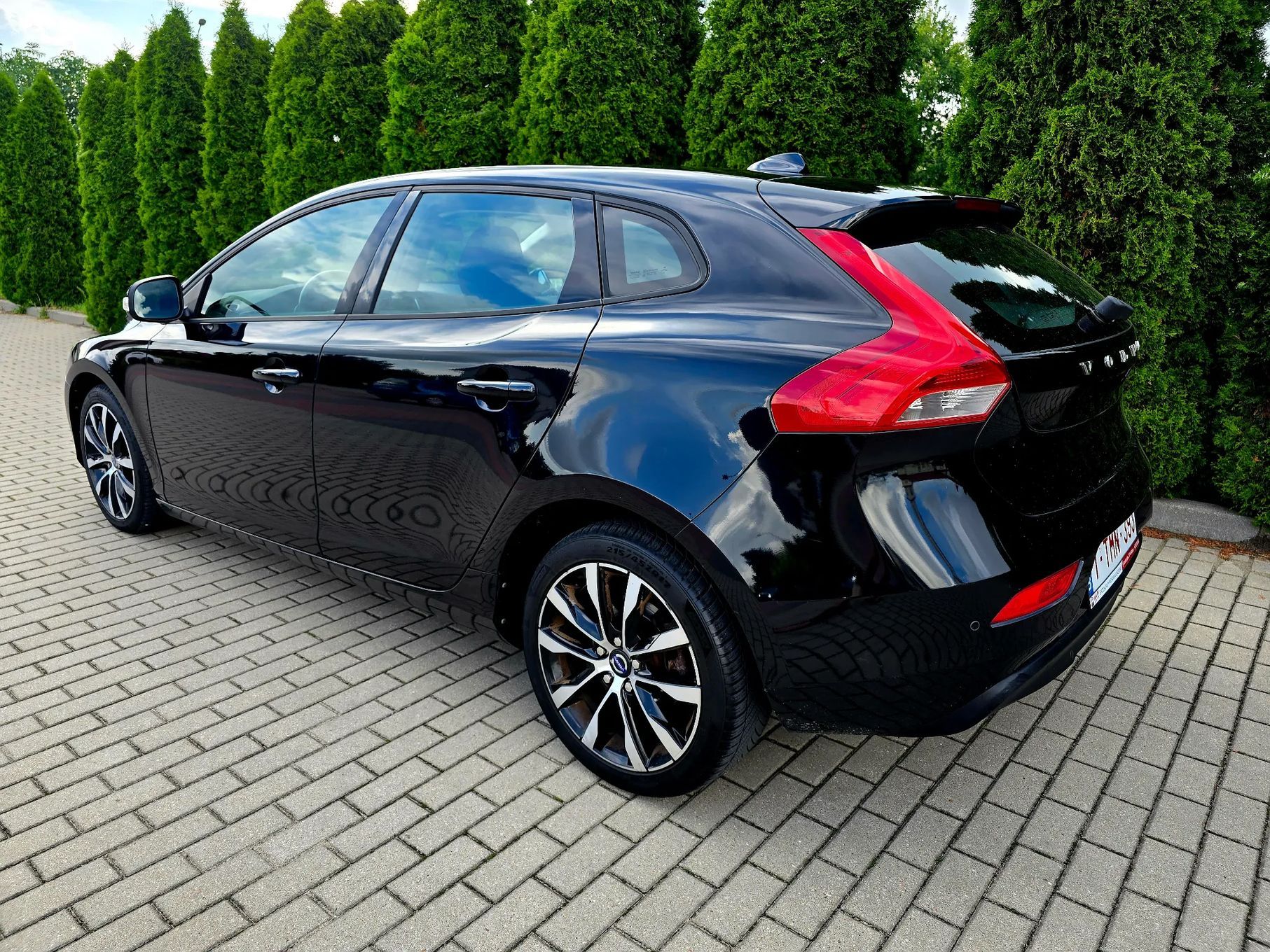 Volvo V40 1.6_D2_Kinetic_Led_Navi_Bluetooth_z Belgii