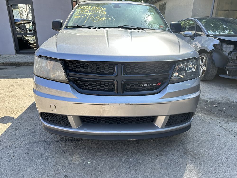 Бампер передний Передній Dodge Journey SE СЕ Додж Джорни