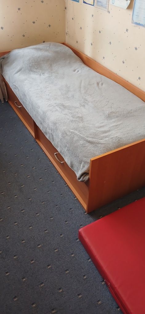 Ліжко з ортопедичним матрацом