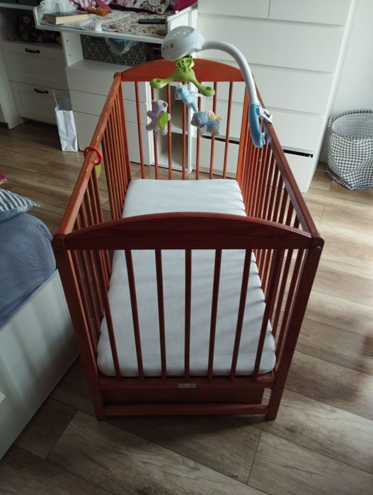 Łóżeczko dziecięce.
