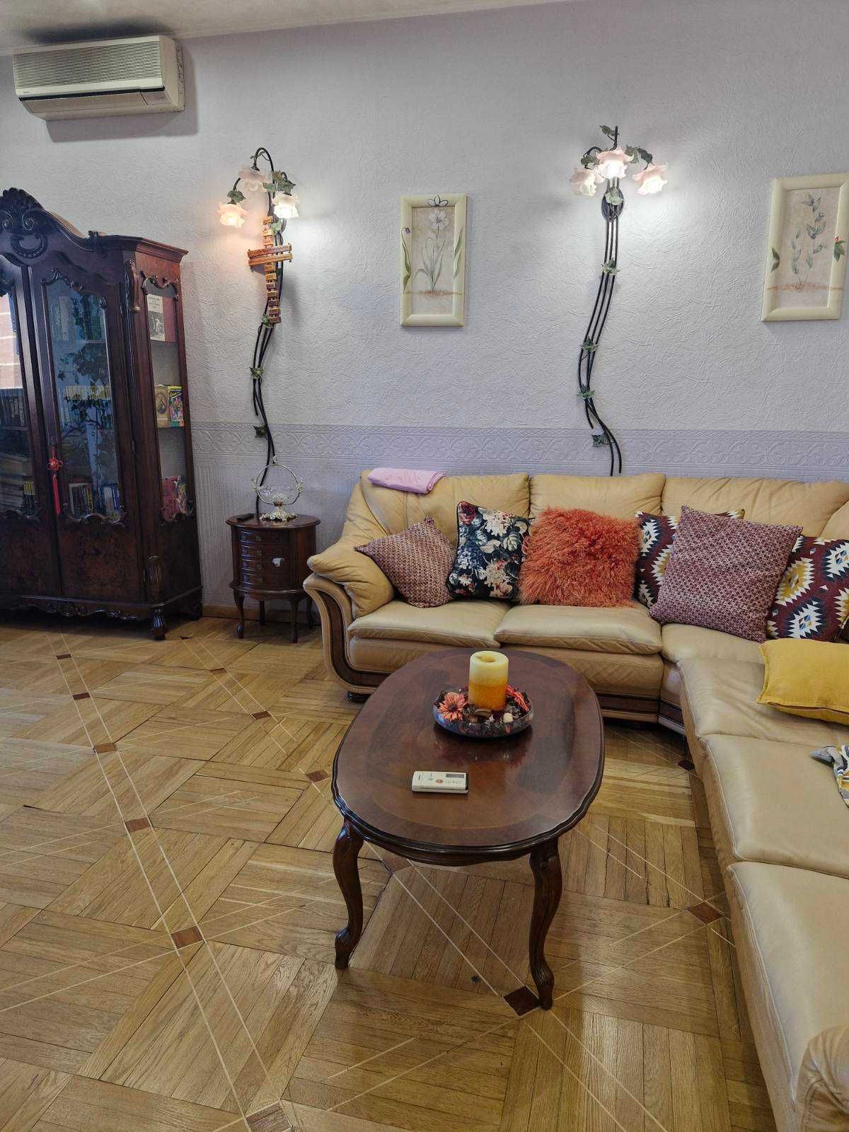 Центр. Продам 3к, 150м2  + паркинг. Дмитриевская,13-а