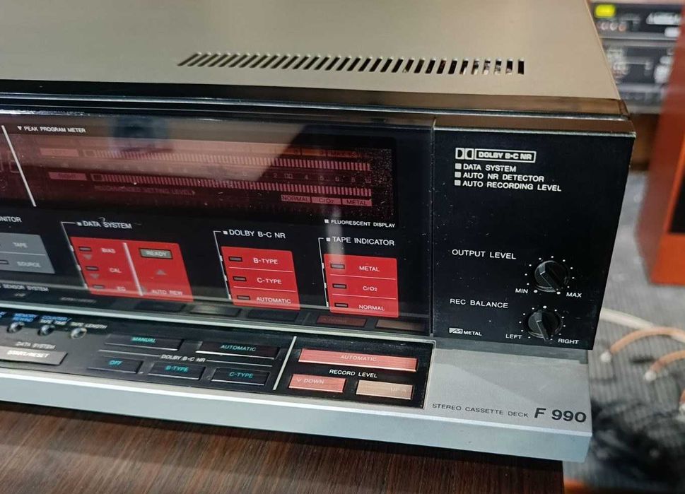Aiwa AD-F990 топова аудіофільська касетна дека