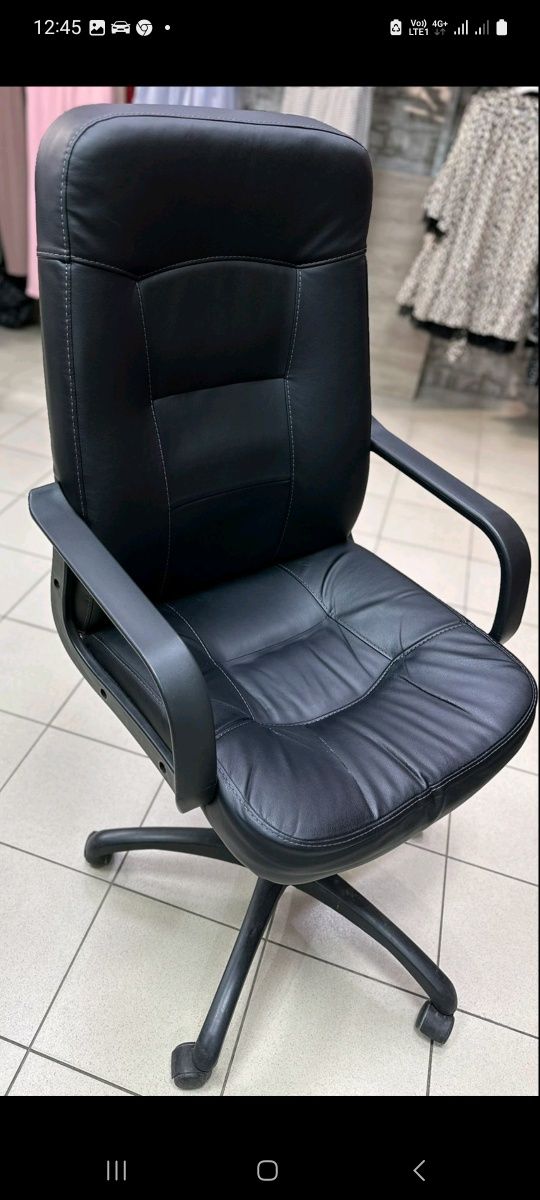 Продам Офісне крісло. Оригінал. Не китай.