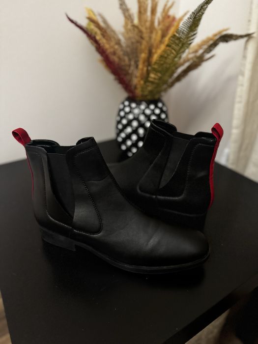 Ботинки стильні та зручні 40 р.