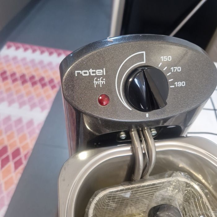 Fritadeira rotel nun8ca utilisada otomo tamanhp toda em cromada