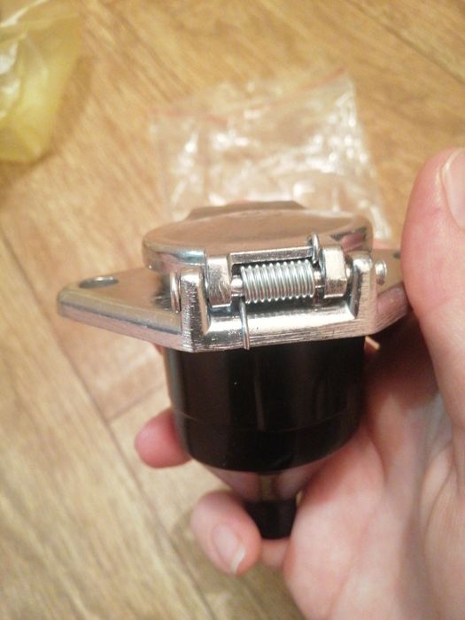 Гнездо електрическое 7   pin
