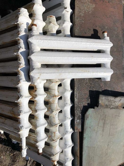 Батареї чавунні  продам