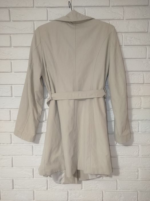 Płaszczyk damski trencz kolor śmietankowy