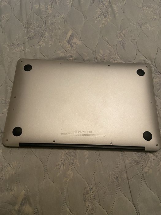 Продам Macbook Air 11” 2012 года