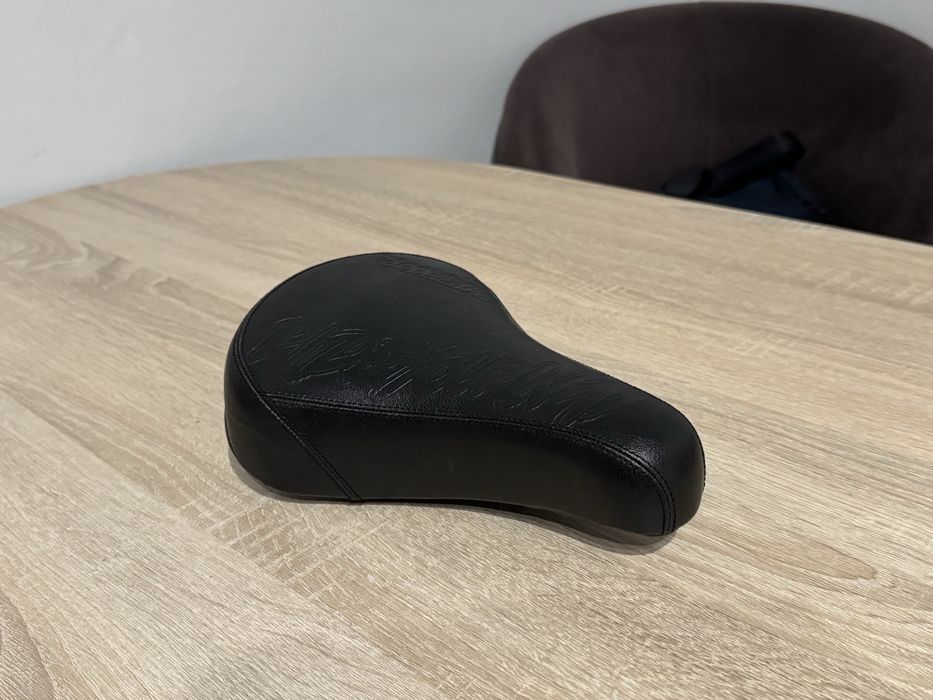 Siodelko Dartmoor Streetfighter Czarne (MTB stunt fr dh velo trek)