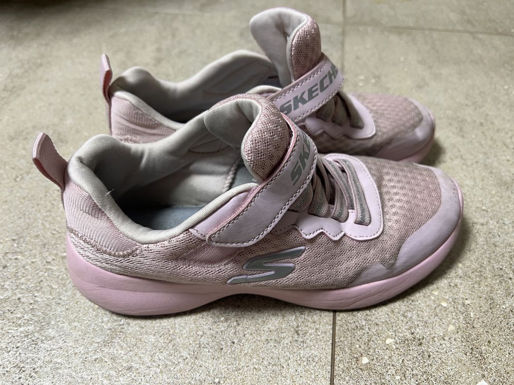 Продам детские кроссовки Skechers