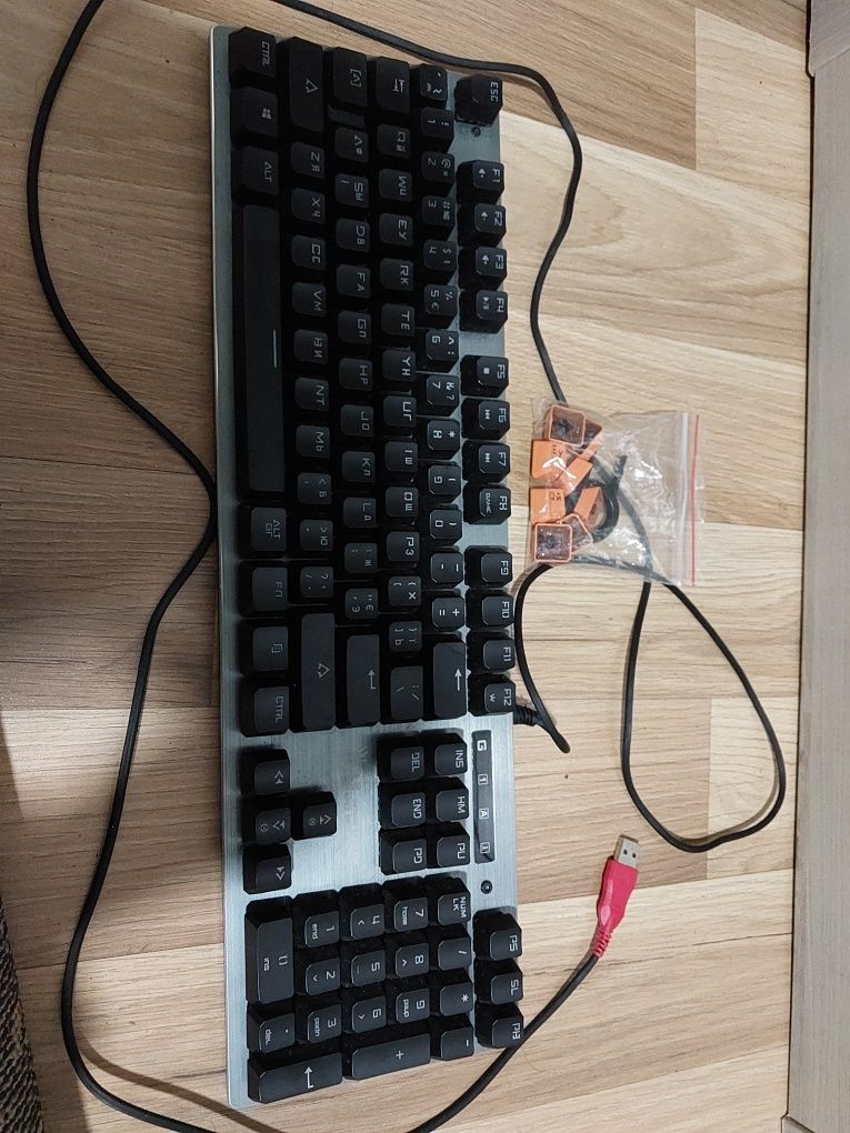 Продаю б/у клавіатуру bloody lk gaming keyboard infrared optic shaft