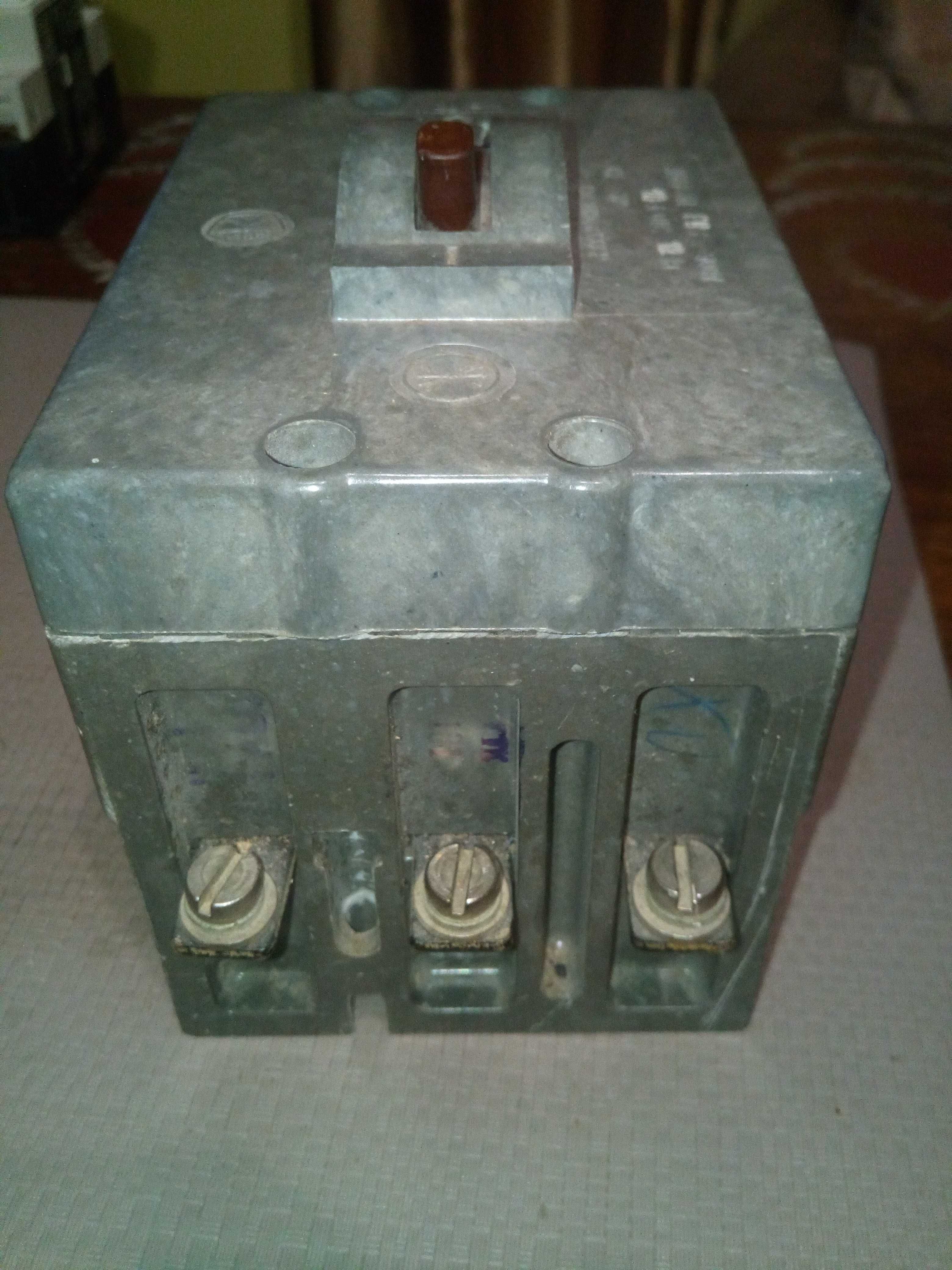 Автоматичний вимикач триконтактний АК63-3М ГУ3 10А контактор.