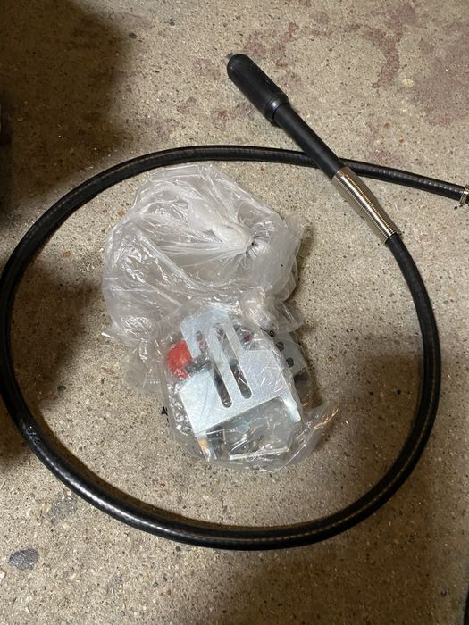 Szlifierka stacjonarna dwutarczowa z wałkiem giętkim