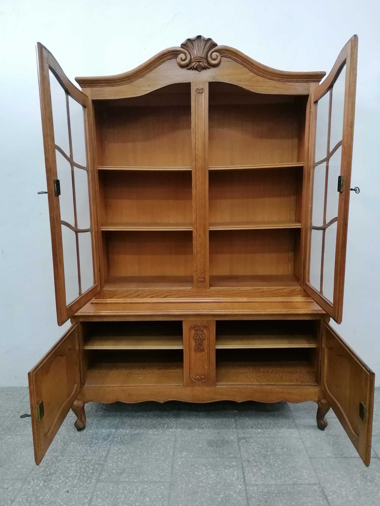 Ładna francuska witryna Ludwikowska Biblioteczka /
