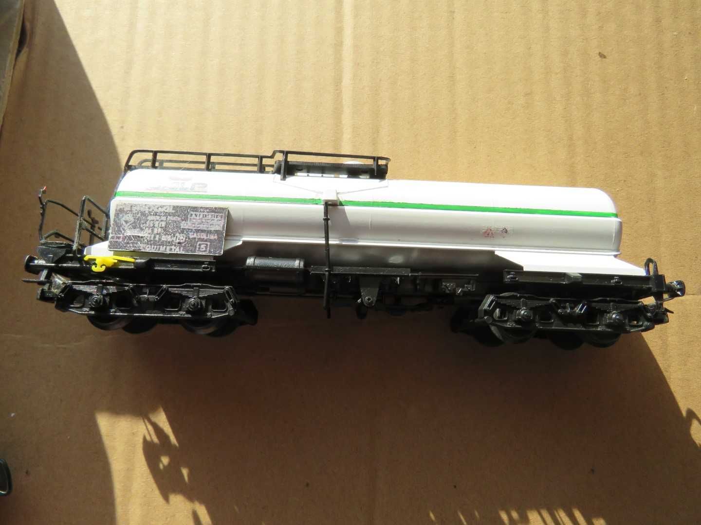 Comboios electricos escala HO, logotipo CP e Galp