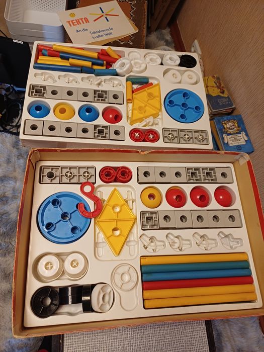 Великий ретро  конструктор європейський  Tekta