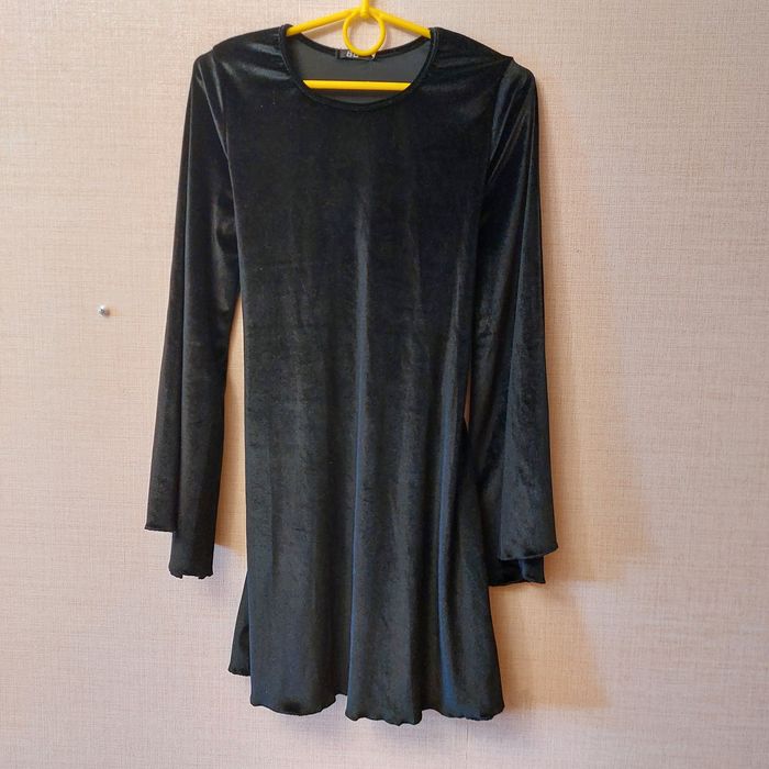 Одяг на осінь для дівчини, класні джинси, плаття та ін. Розмір S,M