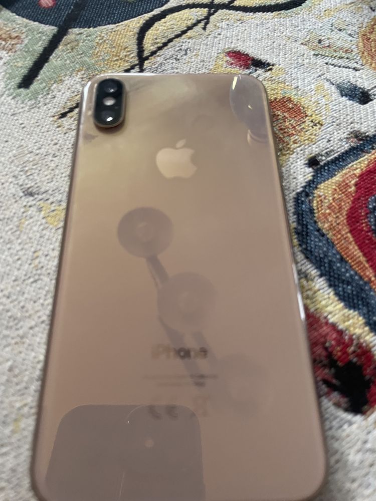 Telefon iPhone model XS 64GB zloty bardzo dobry