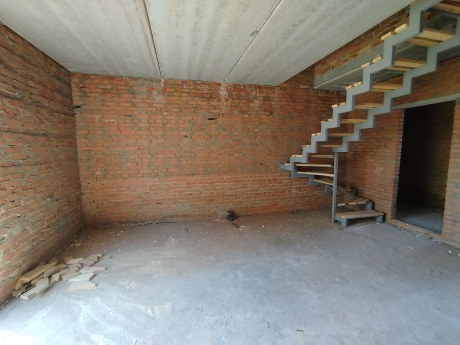 Продаж 2 поверхового таунхауса