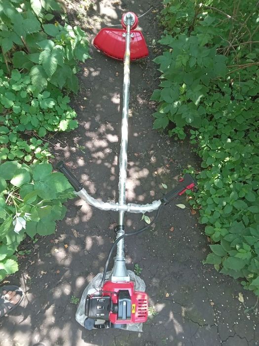 Продам бензокосу