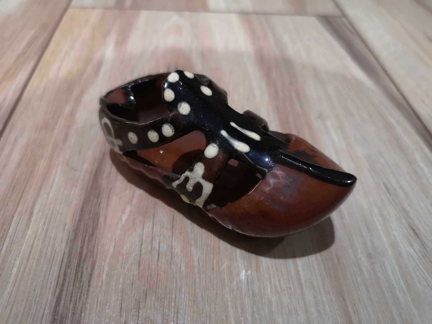 Popielniczka ceramiczna but PRL