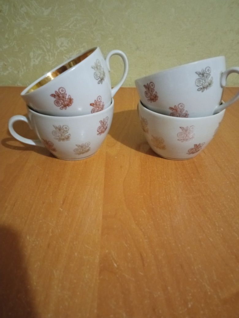 Чашки та чайні тріо