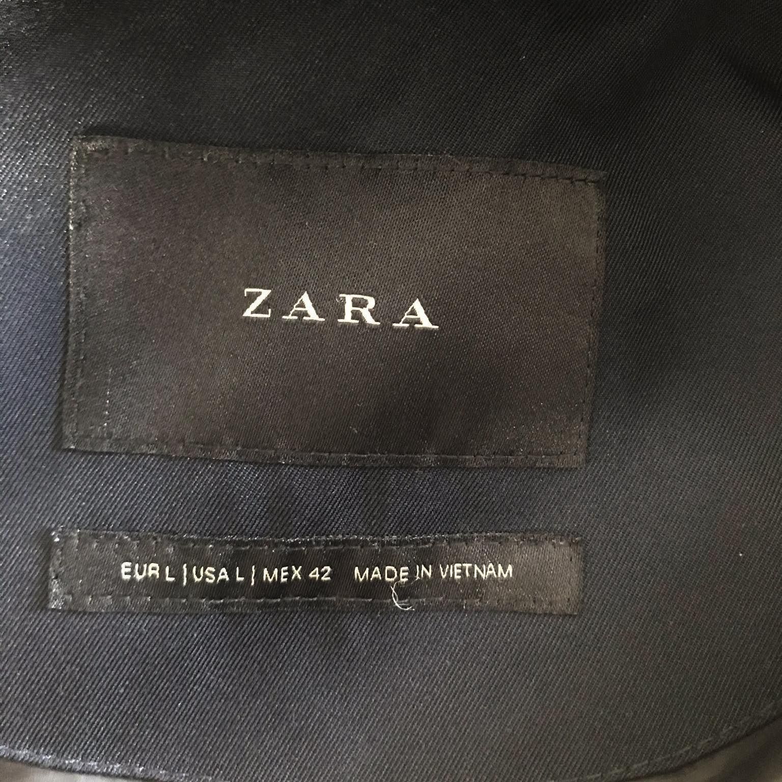 Zara kurtka bomberka męska M/L
Rozmiar:M/L 
W kolorze:granatowym 
Stan