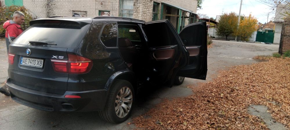Продам BMW X5 4.4