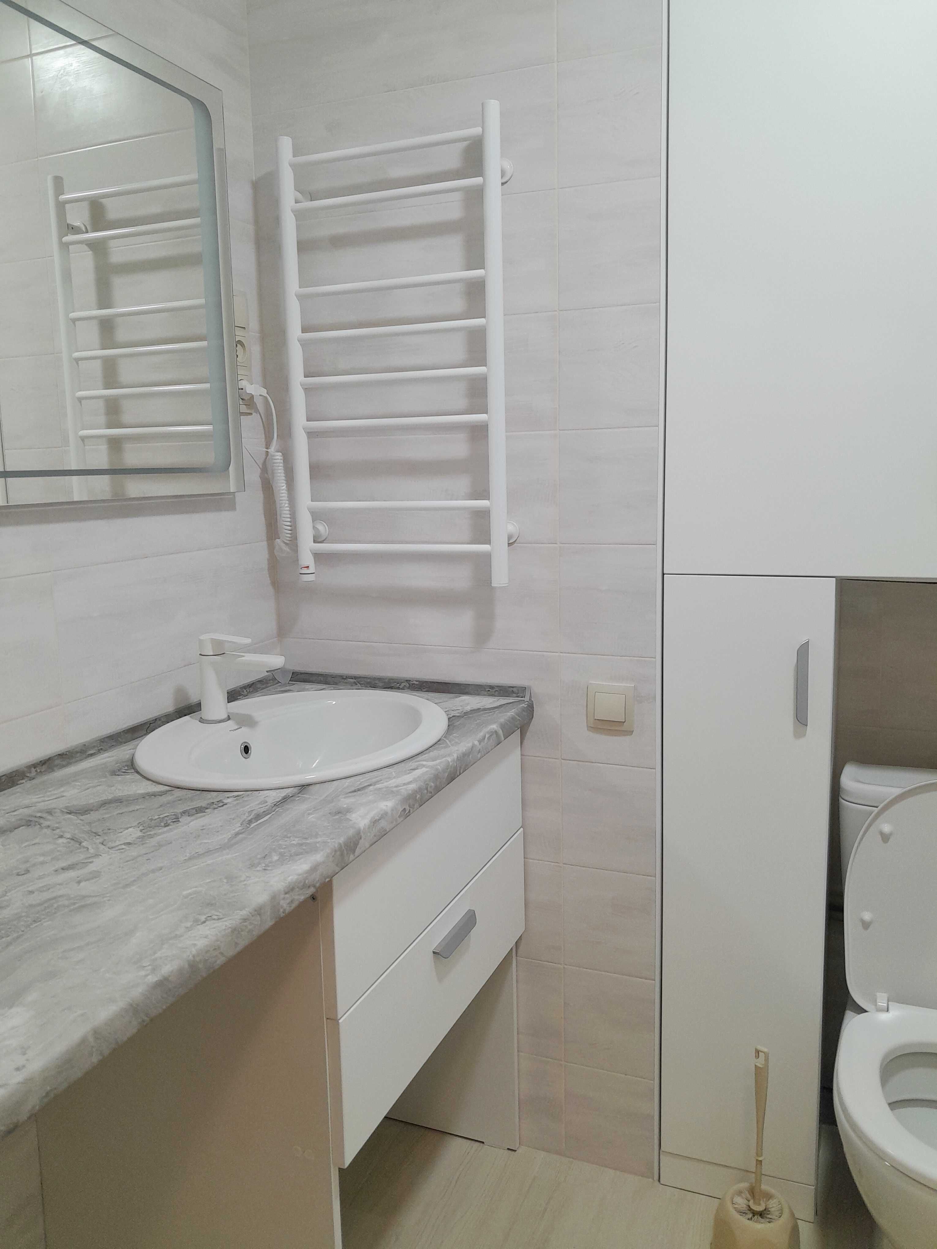 Продам 2к кв. на Победе 4,в ЖК Пятый Континент с новым ремонтом.Победа