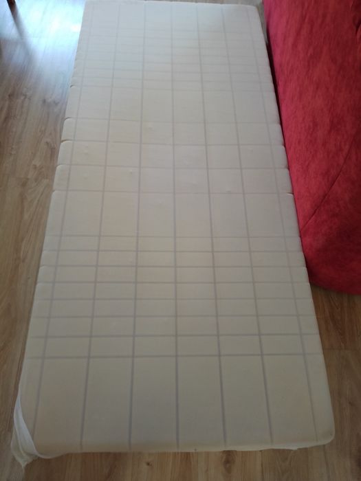 Pianka od materaca. 200x 90 cm. Stan bdb. bez pokrowca..