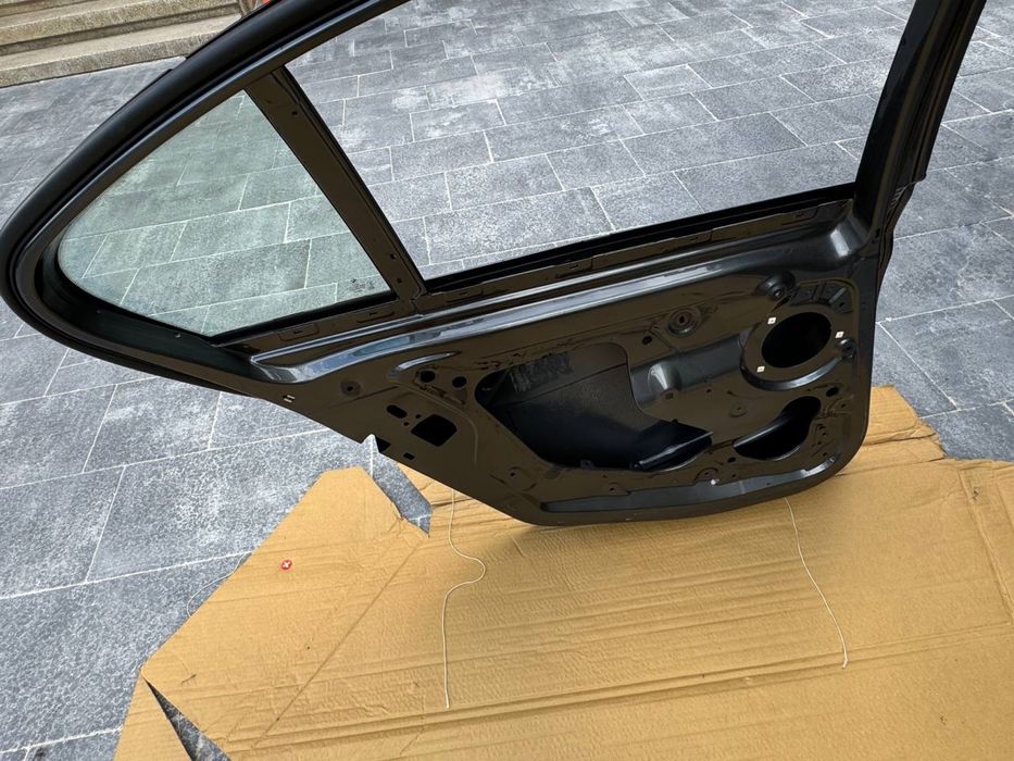 Двері дверка задня ліва під ремонт БМВ BMW 3 F30 2016 рест B39