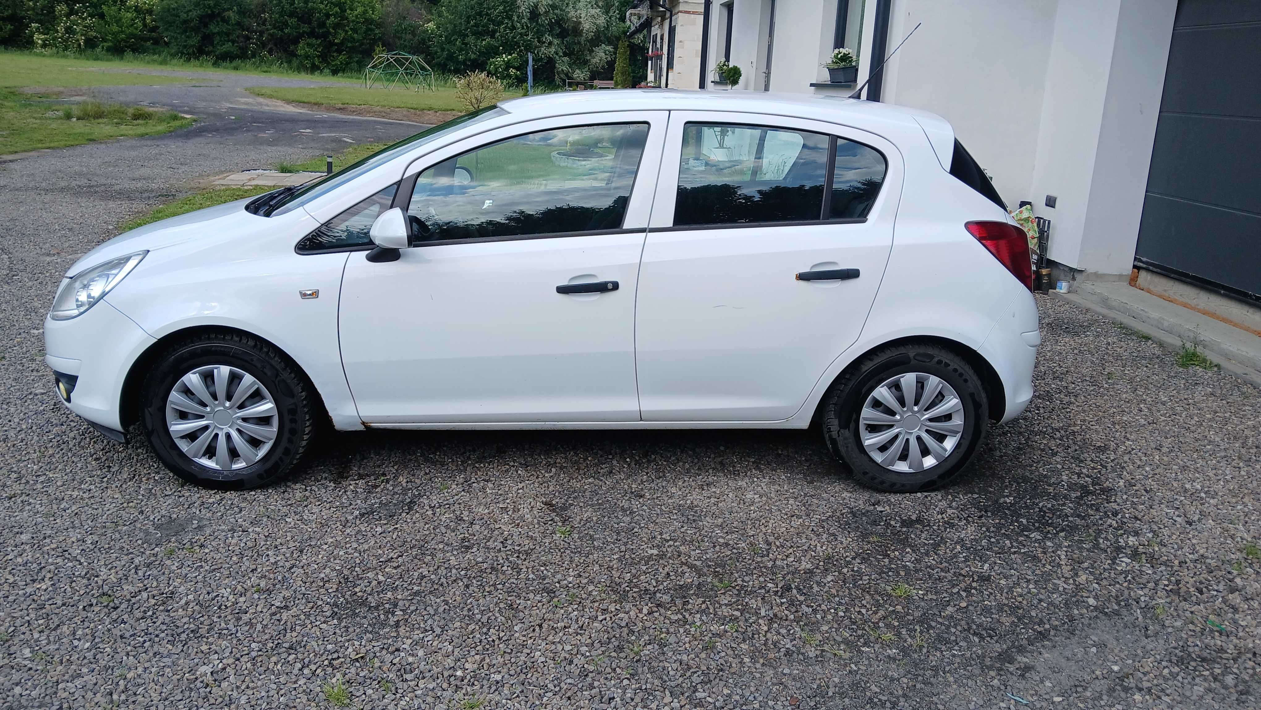 Opel Corsa, 1.3 CDTI, niskie spalanie, 2 komplety opon