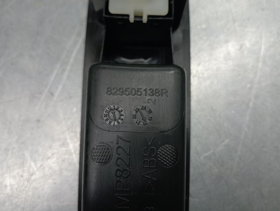 Comando / botão / interruptor vidros frente direito RENAULT Zoe (BFM_)