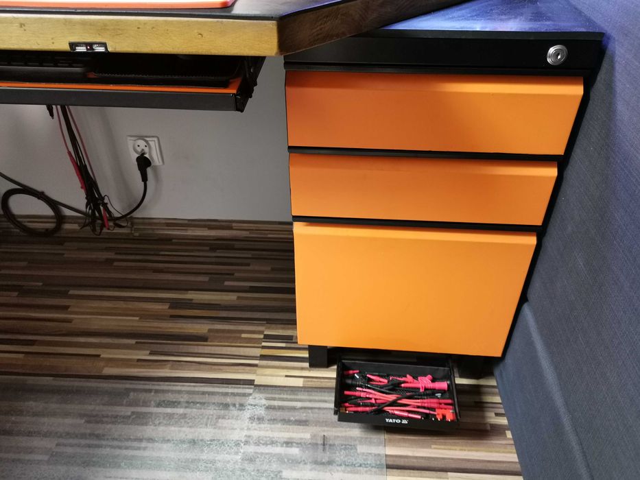 PROFESJONALNA szafka /stanowisko do naprawy elektroniki z wyposażeniem