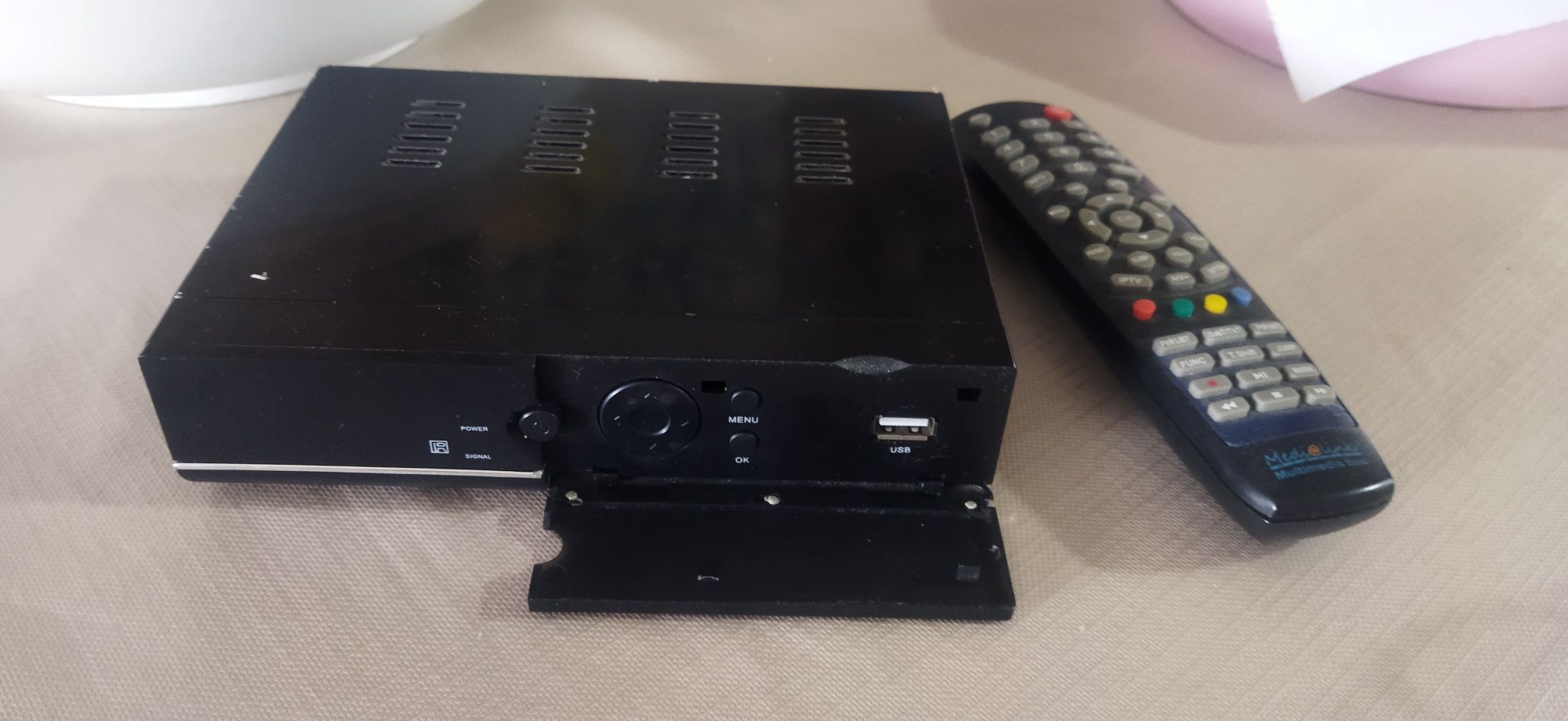 Box IPTV com comando e transformador