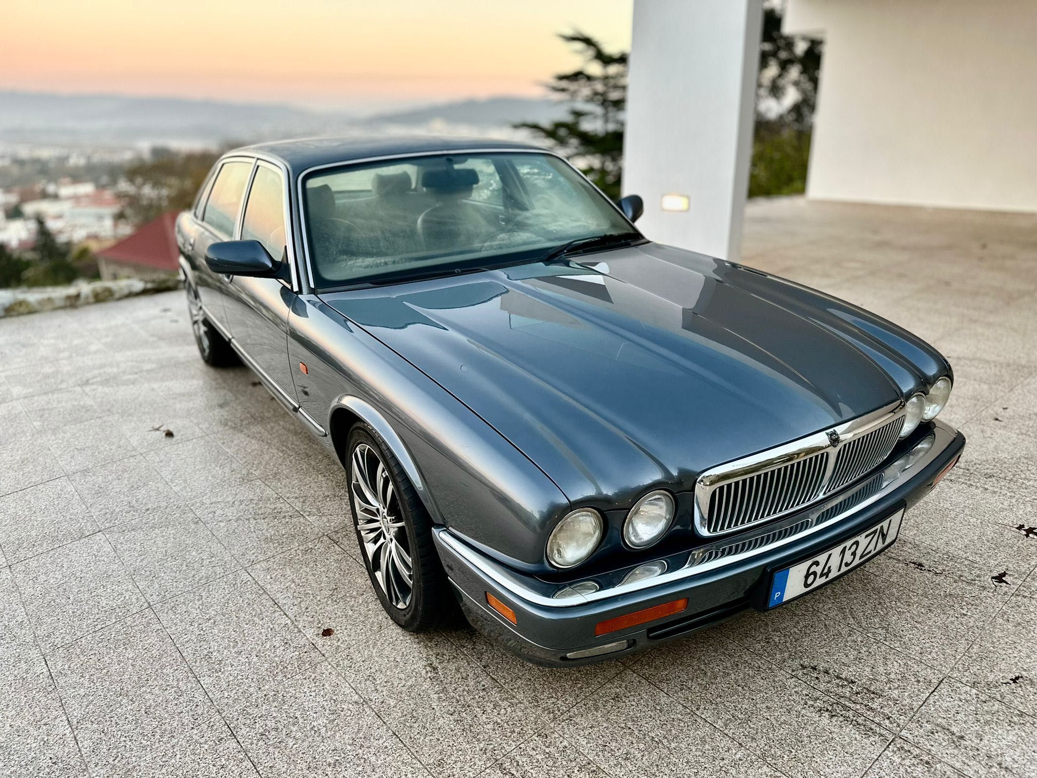 Jaguar XJ Sovereign 4.0 em excelente estado